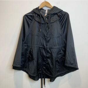 Rare LULULEMON WANDERFUL CAPELET Poncho Hooded Rain Jacket Black